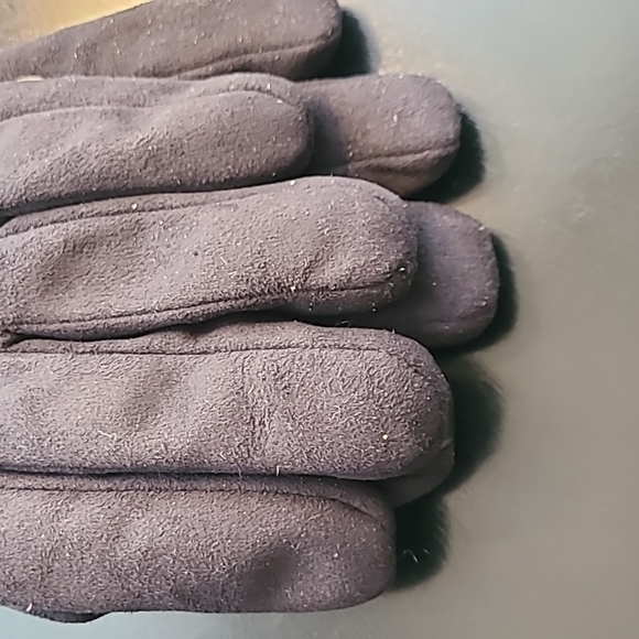 Isotoner touchscreen SmartDri gloves - Picture 3 of 11